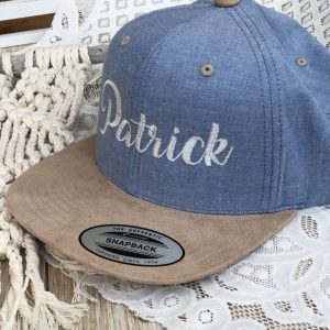 Cap hellblau mit Wildleder-Schild